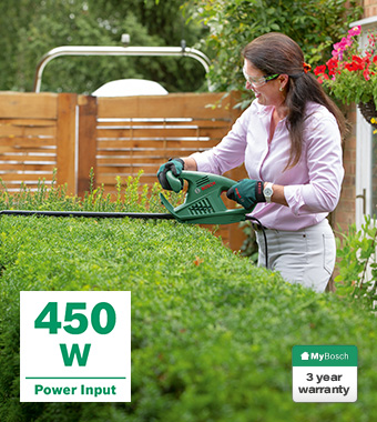 Optimum cutting performance
The high-speed 450 W motor delivers a strong cutting
performance for consistently clean-cut finishes. Bosch EASYHEDGECUT 60 Hedge Trimmer 600mm 450 W motor Laser cut Ergonomic Lightweight Compact
