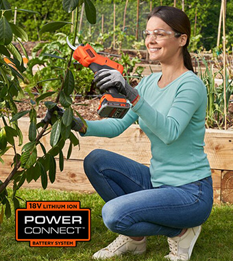 PowerConnect
Shares battery compatibility with a wide
range of Black & Decker cordless tools. Black Decker BCPP18 18v Power Pruner cutting branches stems