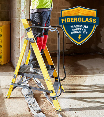 Seven-layer fibreglass rails that
are highly resistant to weathering. Werner MEGASTEP 30090218 Fibreglass Swingback HolsterTop StepLadder