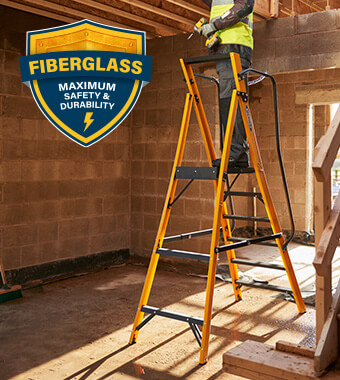 Seven-layer fibreglass rails that
are highly resistant to weathering. Werner MEGASTEP 30090618 Fibreglass Swingback HolsterTop StepLadder