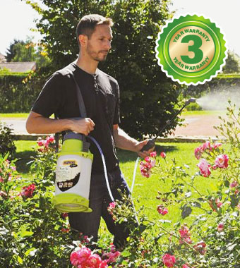 Ideal for applying natural solutions and
homemade concoctions like nettle manure,
white vinegar, baking soda, and soap. Hozelock 4550 Pure Multinozzle Garden Sprayer