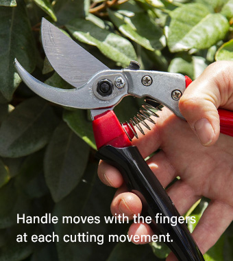 Rotating handle moves with the hand
to reduce friction and prevent blisters. ARS VSXR Rotating Grip Bypass Hardened Secateurs