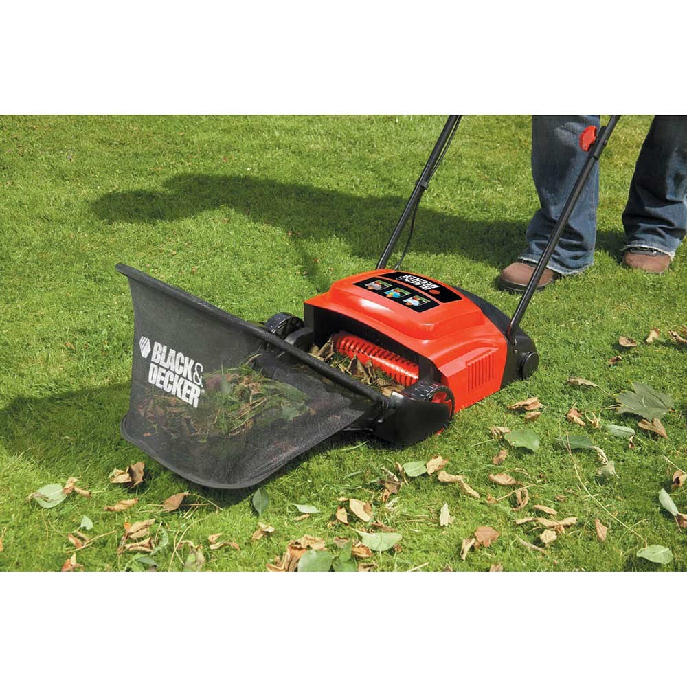 Rateau Scarificateur Scarificateur Jardin BLACK+DECKER GD300 30cm - 600W  Bac Collecteur Tondeuse Gazon électrique