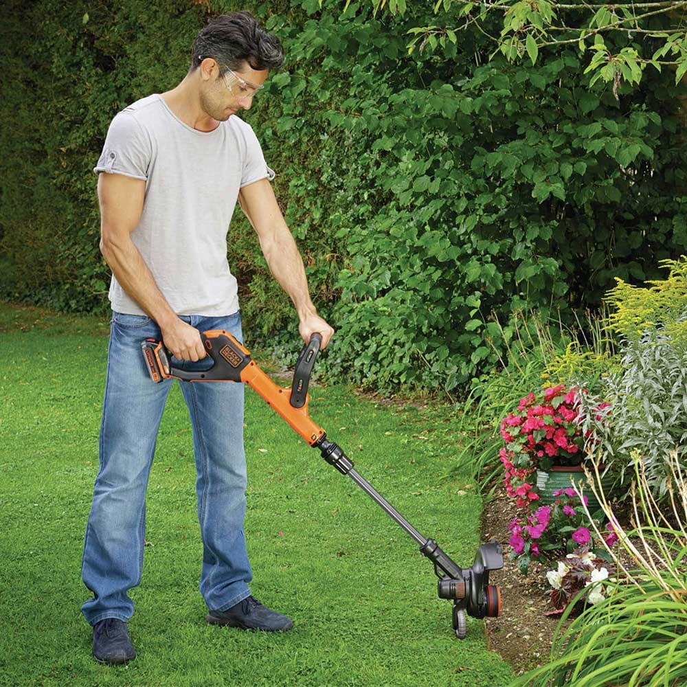 Black and Decker STC1820PC 18v Cordless Telescopic Grass Trimmer