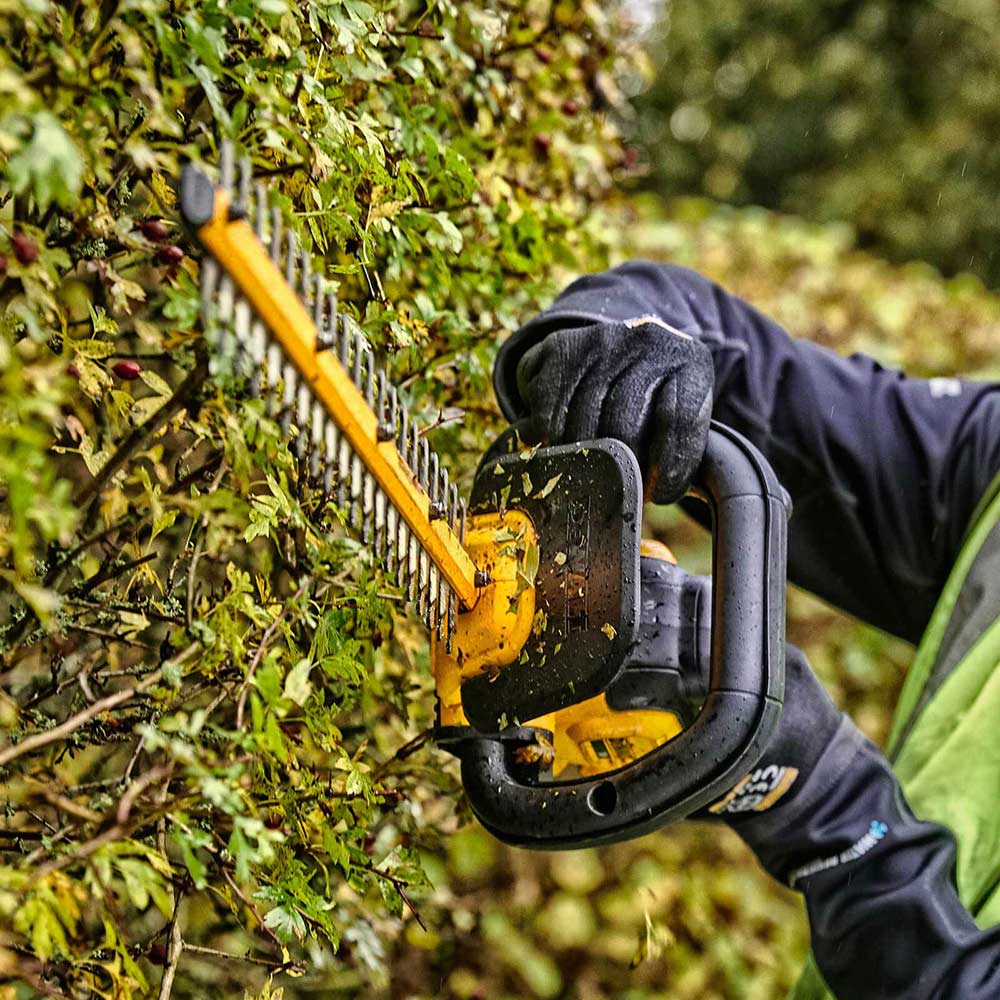 DeWalt DCMHT563 18v XR Cordless Hedge Trimmer 550mm Hedge Trimmers